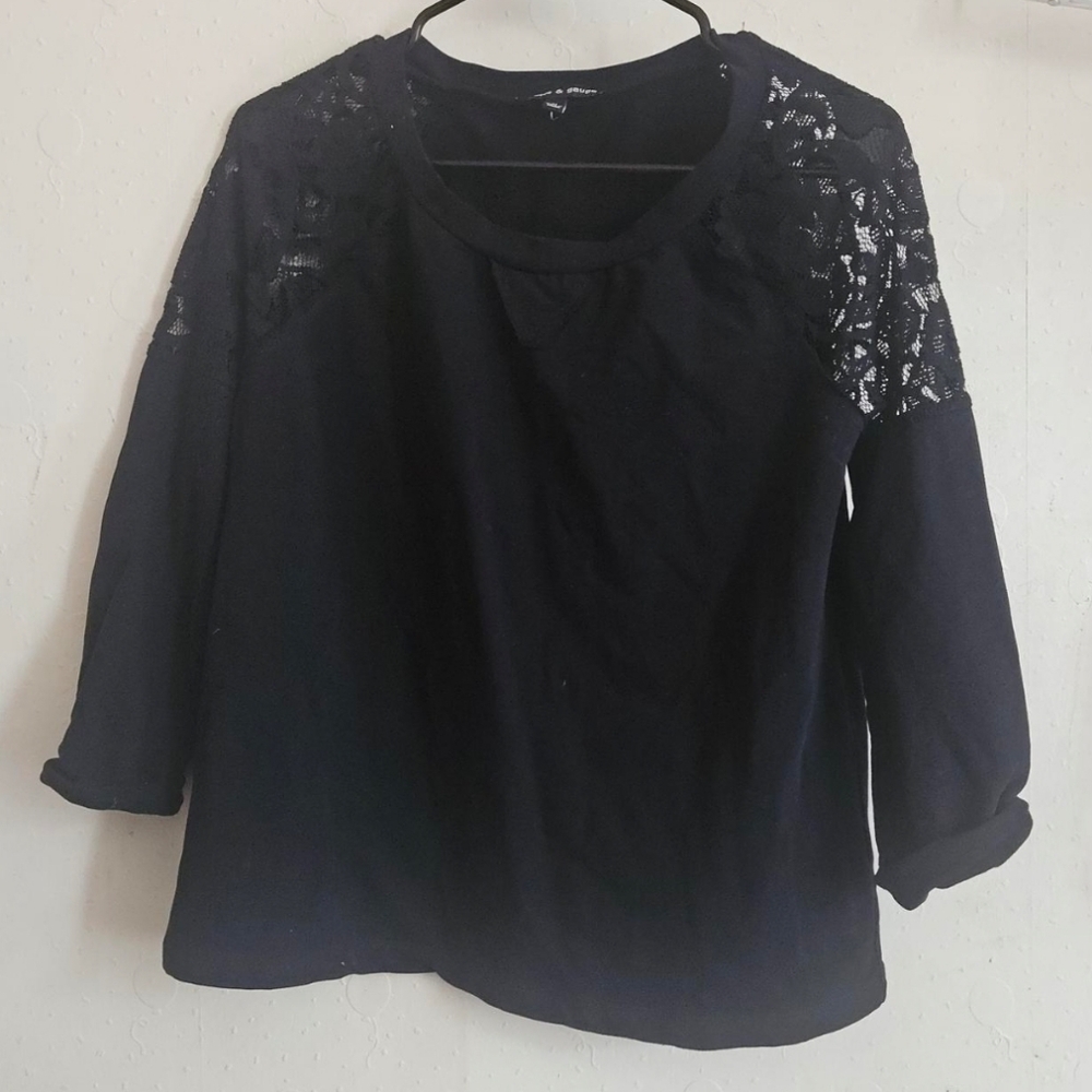 Cable & Gauge Black Long Sleeve Top With Floral Lace shoulders Size Medium